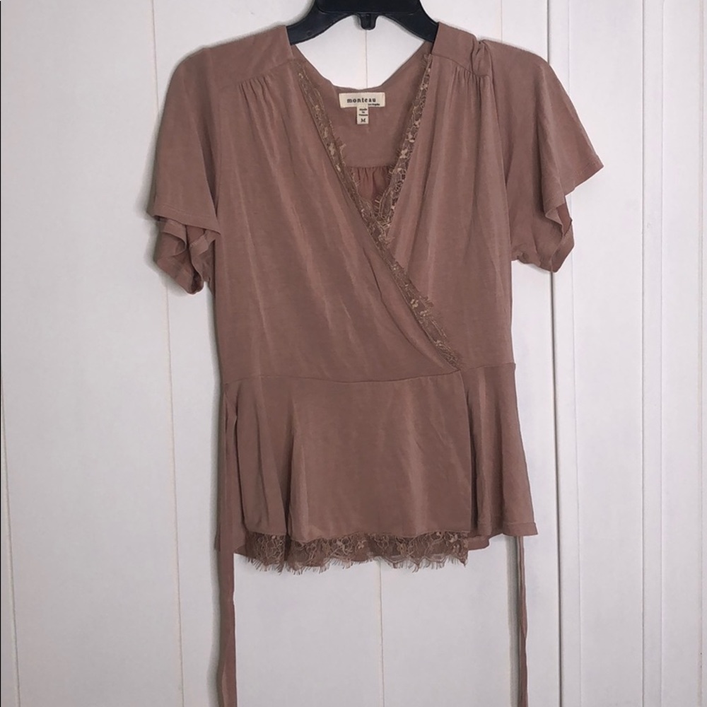 CLOSING SALE ‼️ Monteau Super soft blouse